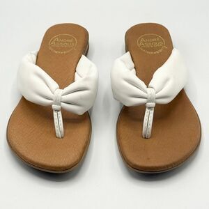 André Assous Featherweight White Leather Thong Flip Flop Sandals Made in Spain -